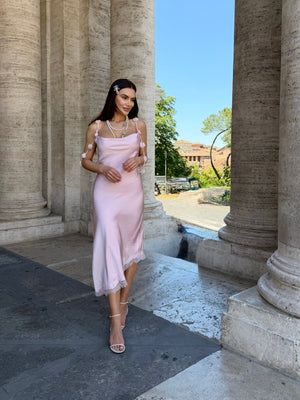 ROCHÉ FLEURÉ – Rochie satinată cu bretele florale