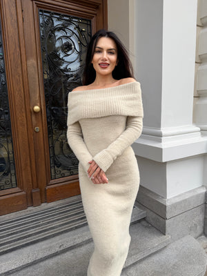 NOVA CURVE SOFT – rochie tricotată cu umăr căzut