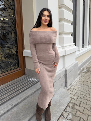 NOVA CURVE SOFT – rochie tricotată cu umăr căzut