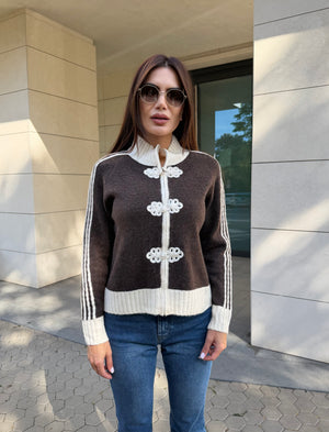KNOT CARDIGAN – cardigan tricotat cu închidere decorativă