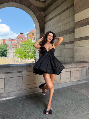LOLA DRESS – Rochie Mini Vaporoasă cu Spate Decupat