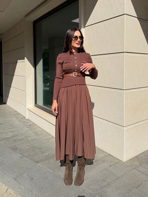 MOCHA PLEATED DRESS – long pleated dress with belt